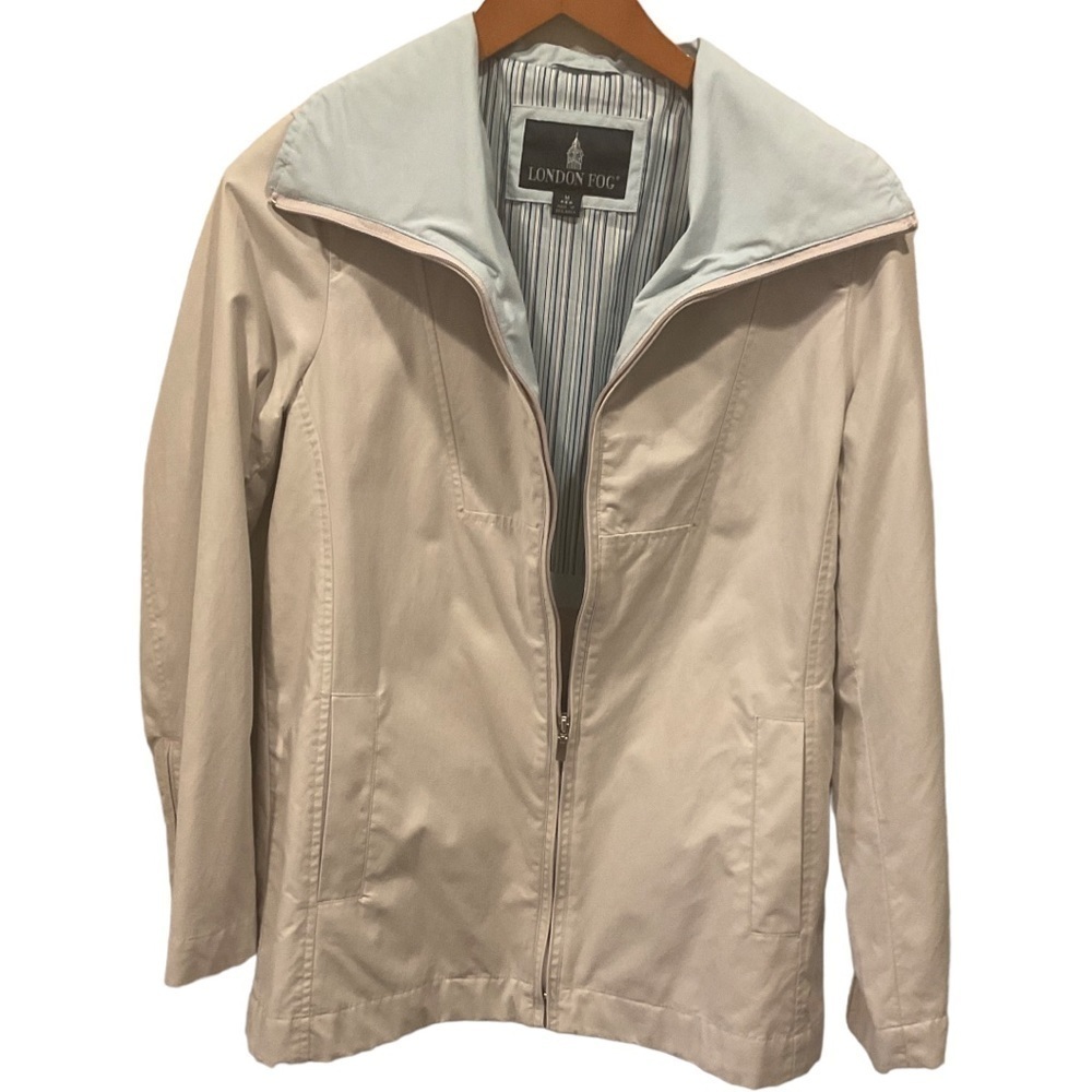 LONDON FOG WOMAN'S BEAUTIFUL LIGHTWEIGHT JACKET. SIZE M